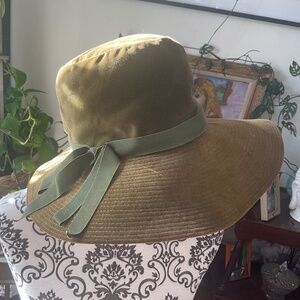 Vintage Floppy Olive Green Velvet Hat.B. Altman Betmar